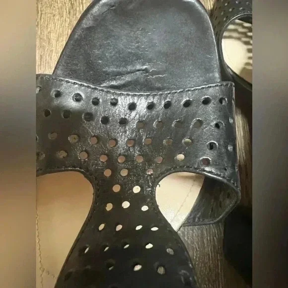 Prada Perforated T-Strap Sandal, Nero‎ Sz 40.5 US 10.5 - Picture 14 of 14